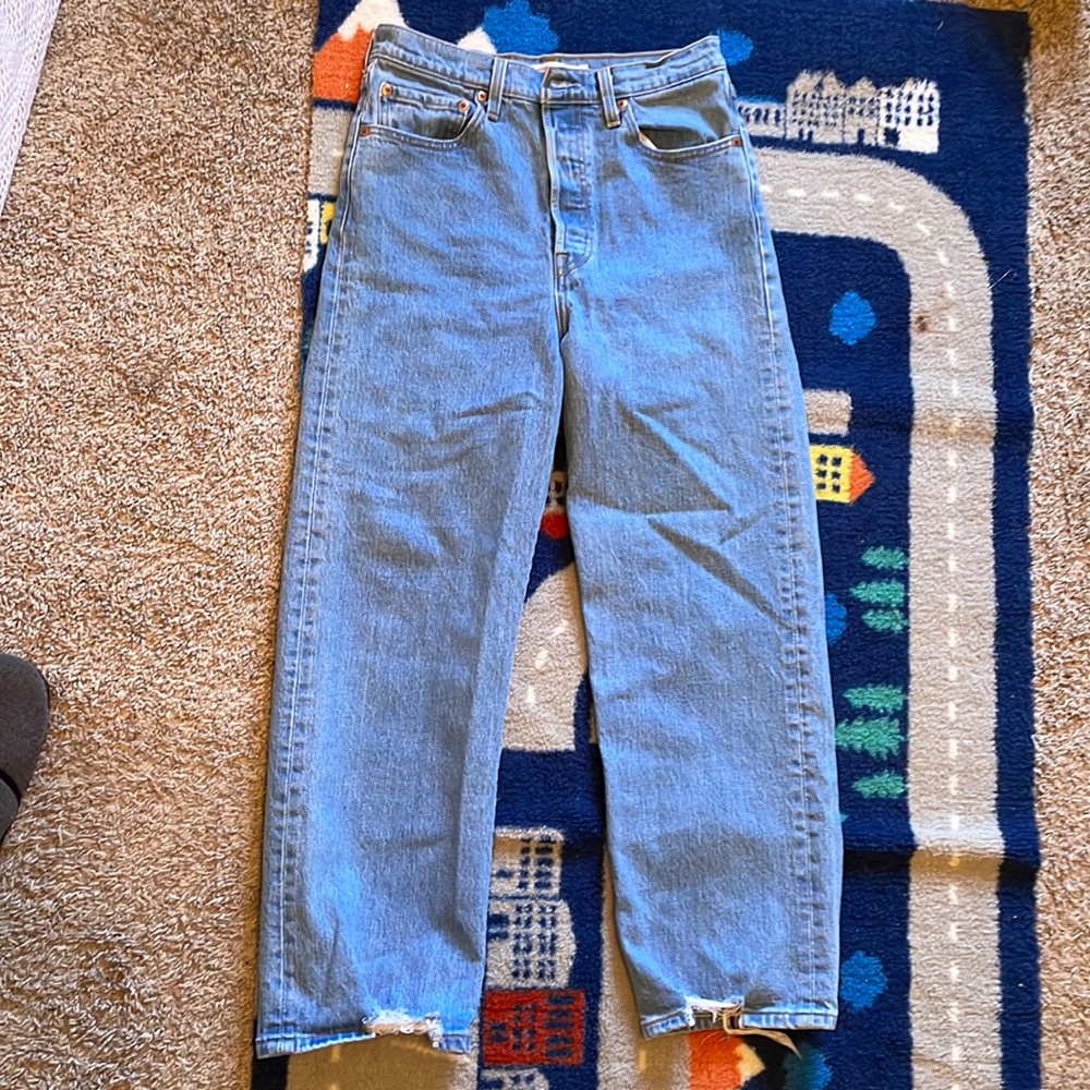 Levi’s Ribcage High Rise Jeans Size 28”